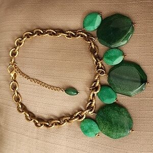 Chico's Green Bib Agate Necklace in New-Like Condition